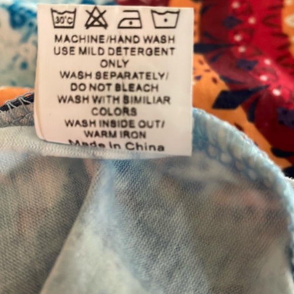 For Sale~EUC Woman’s Paisley Colored Ruffled Short Sleeve V~Neck T~Shirt - Picture 7 of 7